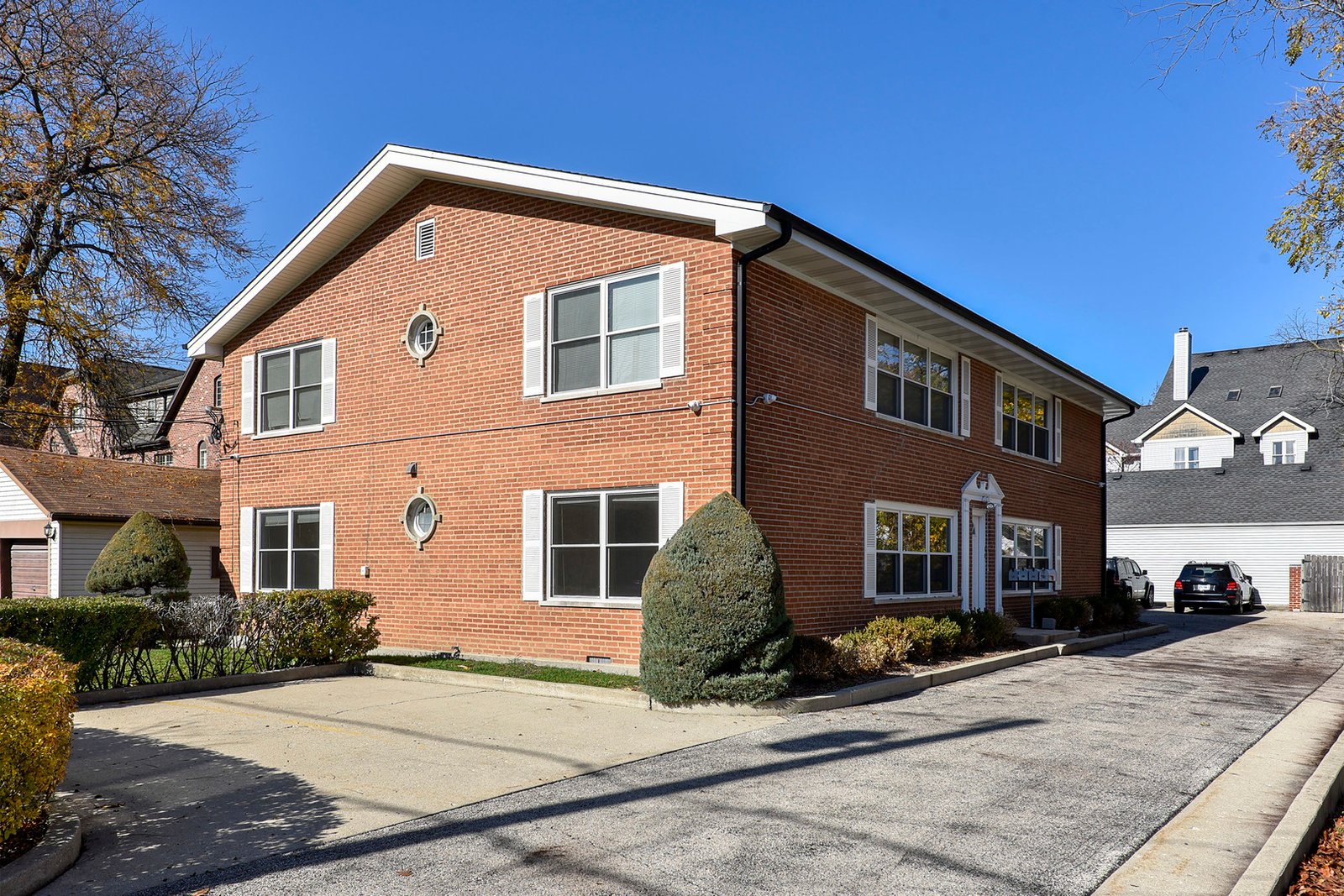 Your Dream Home for sale in Mount Prospect, IL Awaits