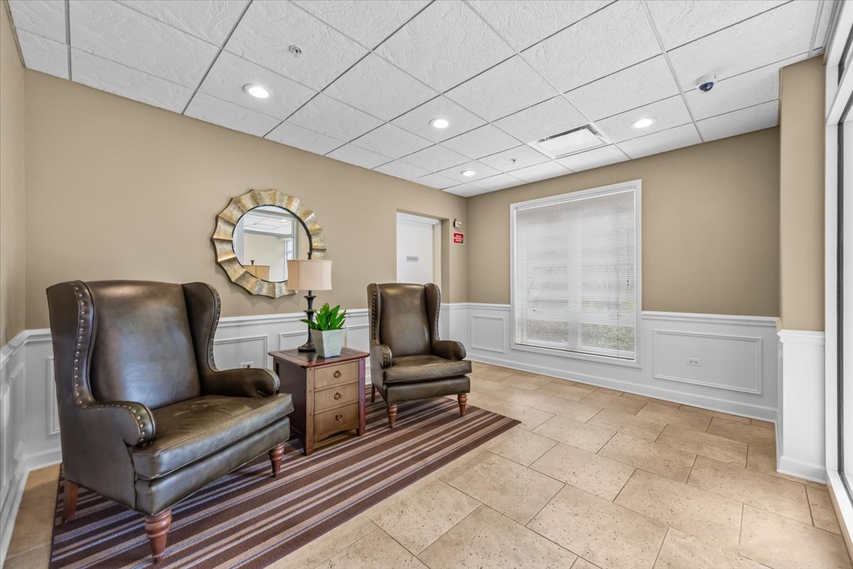 Graceland Avenue 303 , 787